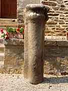 colonne devant la chapelle saint-meen bourseul
