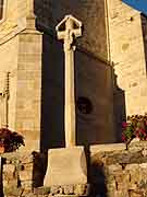 croix pres eglise saint-pierre et saint-paul caulnes
