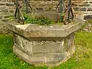 puits pres de la cathedrale saint-samson dol de bretagne