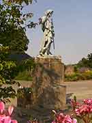statue pres eglise saint-etienne val-d ize