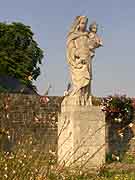 statue pres eglise saint-etienne val-d ize