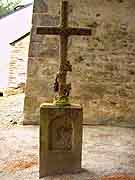 cimetiere autour de la chapelle sainte-croix josselin