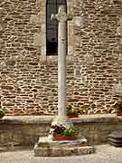 croix devant la chapelle saint-meen bourseul