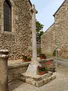croix devant la chapelle saint-meen bourseul