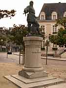 statue de beaumanoir dinan