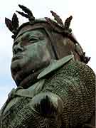 statue de bertrand du guesclin dinan