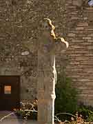 henansal croix pres de l eglise saint-pierre et saint-jean-baptiste