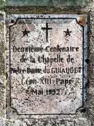 lanrivain entree de l allee vers la chapelle notre-dame du guiaudet