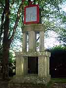 monument pres du guiaudet lanrivain
