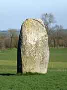 menhir et allee couverte de boturo le vieux-bourg