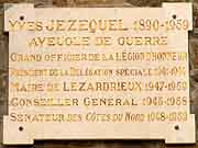 plaque commemorative yves jezequel lezardrieux
