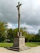 mael-pestivien croix de l eglise saint-laurent