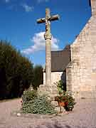 croix devant eglise saint-tugdual pabu