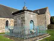 monument pres eglise notre-dame de soumission pleguien