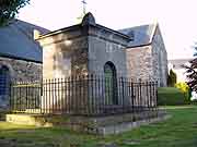 monument pres eglise notre-dame de soumission pleguien