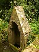 fontaine notre-dame de goz-iliz pleudaniel