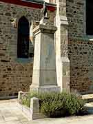 monument aux morts plouvara