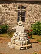 croix de la chapelle du christ pont-melvez