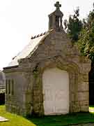 quintenic-chapelle-pres-de-l-eglise-saint-pierre