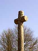 quintenic-croix-pres-de-l-eglise-saint-pierre