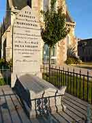 saint-cast le guildo tombe pres de l eglise notre-dame du guildo