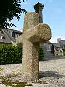 saint-gilles du mene croix du mur autour de l eglise saint-gilles