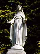 statue de la vierge pres de la chapelle notre-dame de la clarte saint-gilles pligeaux