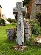 croix du mur pres de la chapelle saint-lunaire saint-lormel