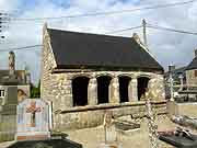 ossuaire pres eglise de bothoa saint-nicolas du pelem