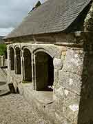 ossuaire pres eglise de bothoa saint-nicolas du pelem