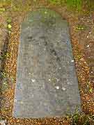 pierre tombale pres eglise de bothoa saint-nicolas du pelem
