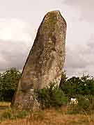 menhir au nord de perfaux saint-vran