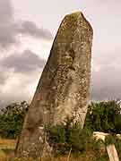 menhir au nord de perfaux saint-vran