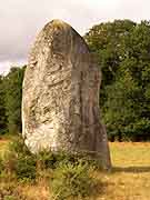 menhir au nord de perfaux saint-vran