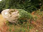 menhir couche de perfaux saint-vran