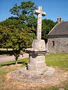 croix de la chapelle notre-dame du haut tredaniel