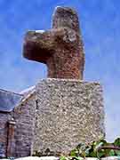 croix sur le mur autour de la chapelle saint-guenole trevou-treguignec