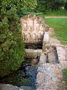 fontaine des sept saints yffiniac