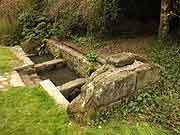 fontaine des sept saints yffiniac