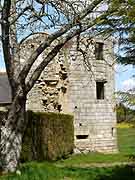 tour ancien chateau de yvignac