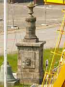brest monument pres de la forme de troulan du port militaire