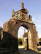 ossuaire eglise saint-miliau guimiliau
