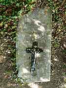 hanvec pierre tombale proche de la chapelle saint-oyen de lanvoy