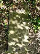 hanvec pierre tombale proche de la chapelle saint-oyen de lanvoy