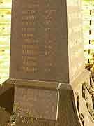 pierre tombale pres de la fontaine saint-eniguer loc-eguiner saint-thegonnec