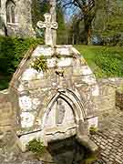 plougastel-daoulas fontaine sacre de la fontaine blanche