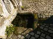 plougastel-daoulas fontaine sacre de la fontaine blanche