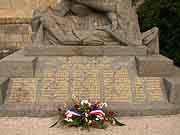 monument aux morts des fusilles et resistants saint-pol de leon