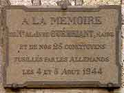 plaque commemorative alain de guebriant saint-pol de leon