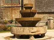 fontaine eglise notre-dame du kreisker saint-pol de leon